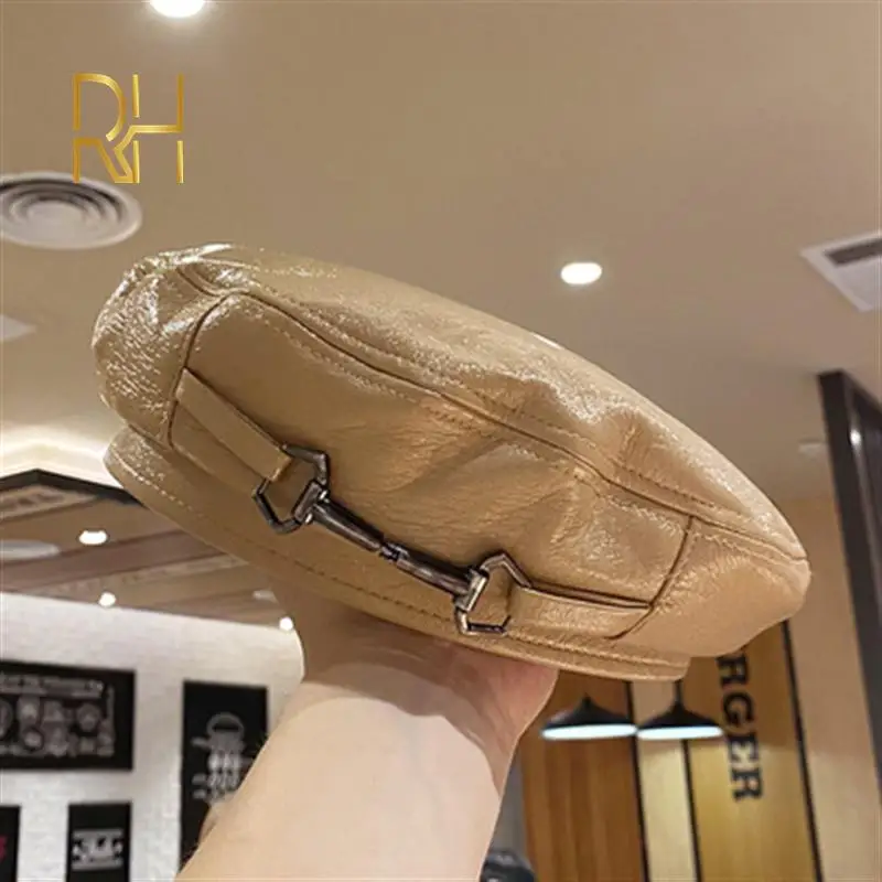 Женский берет с пряжкой Черный из искусственной кожи для осени и зимы |