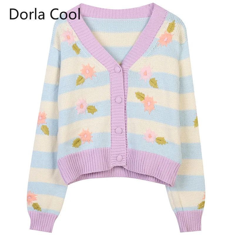 

Женский полосатый кардиган с V-образным вырезом и вышивкой