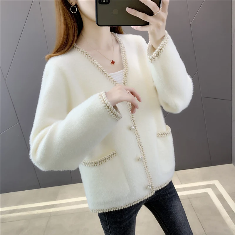 

2021 Time-limited Room 206753, Row 9, No.4, Top] Real Shot V-neck Mink Like Pocket Knitted Cardigan 49