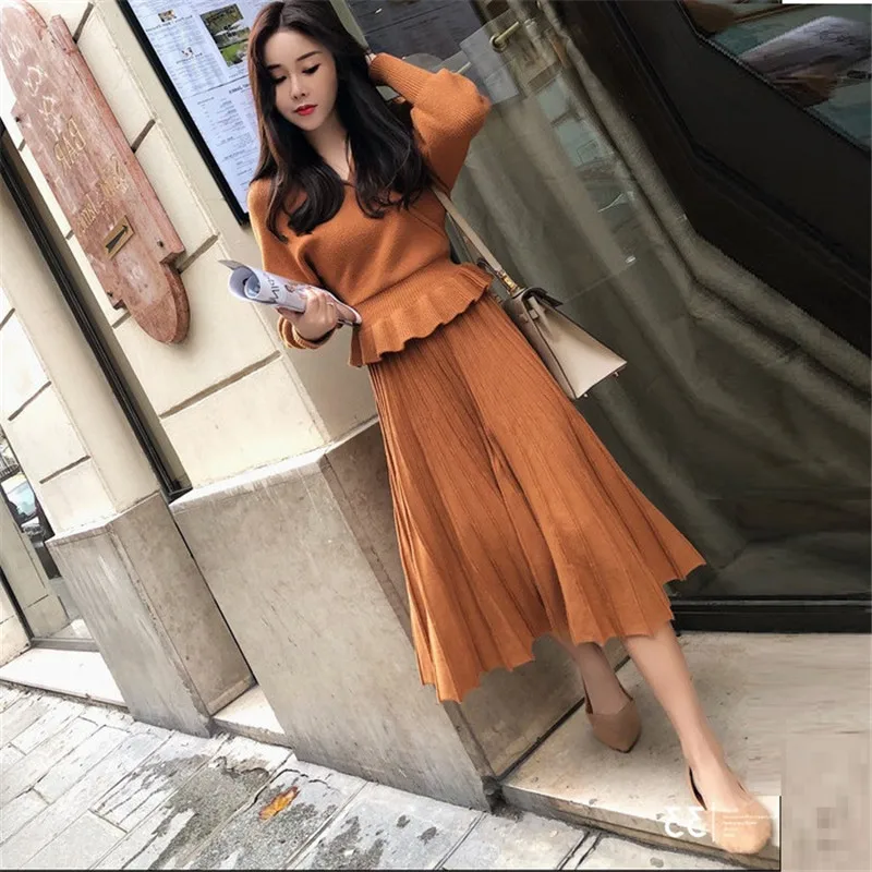 Осенне зимний комплект с плиссированной юбкой вязаный из 2 предметов свитер v