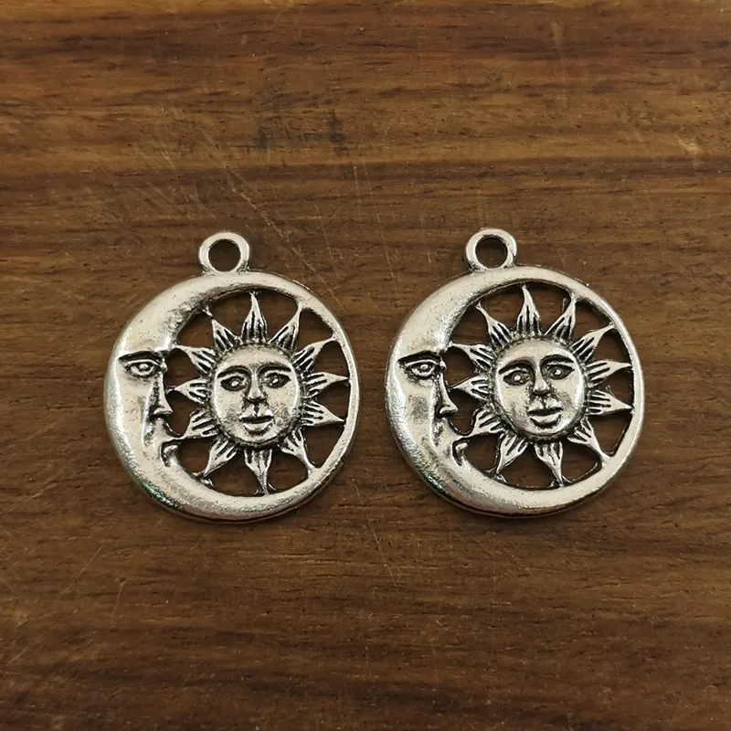Подвески в виде Солнца и Луны тибетские посеребренные 24 мм 5 шт. антикварные