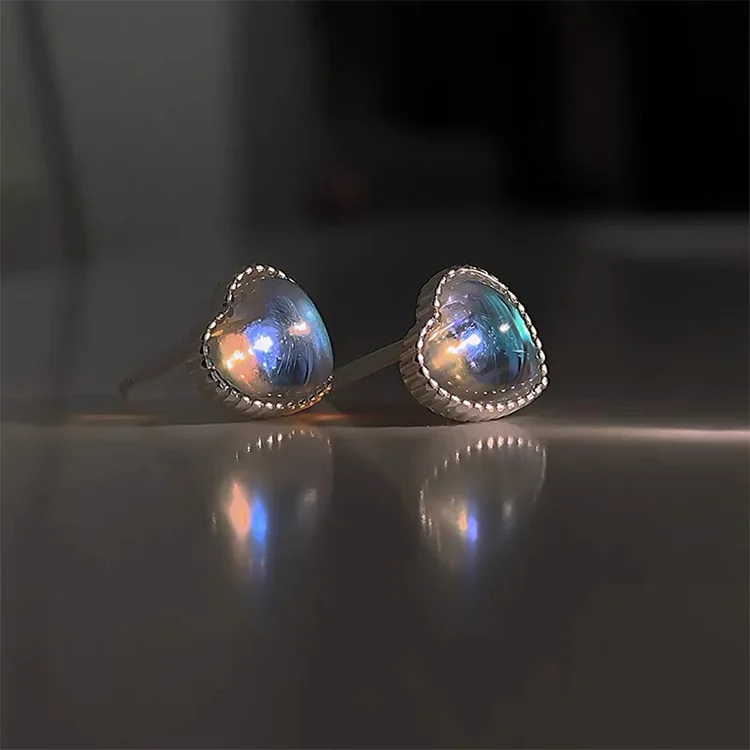 

Korean Original Design Cool Wind Small Cat's Eye Stone Love Personality Simple And Versatile Temperament Fashion Earrings