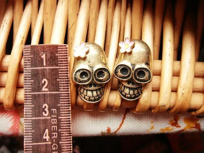 Женские серьги гвоздики с розовым цветком и черепом в стиле ретро европейский