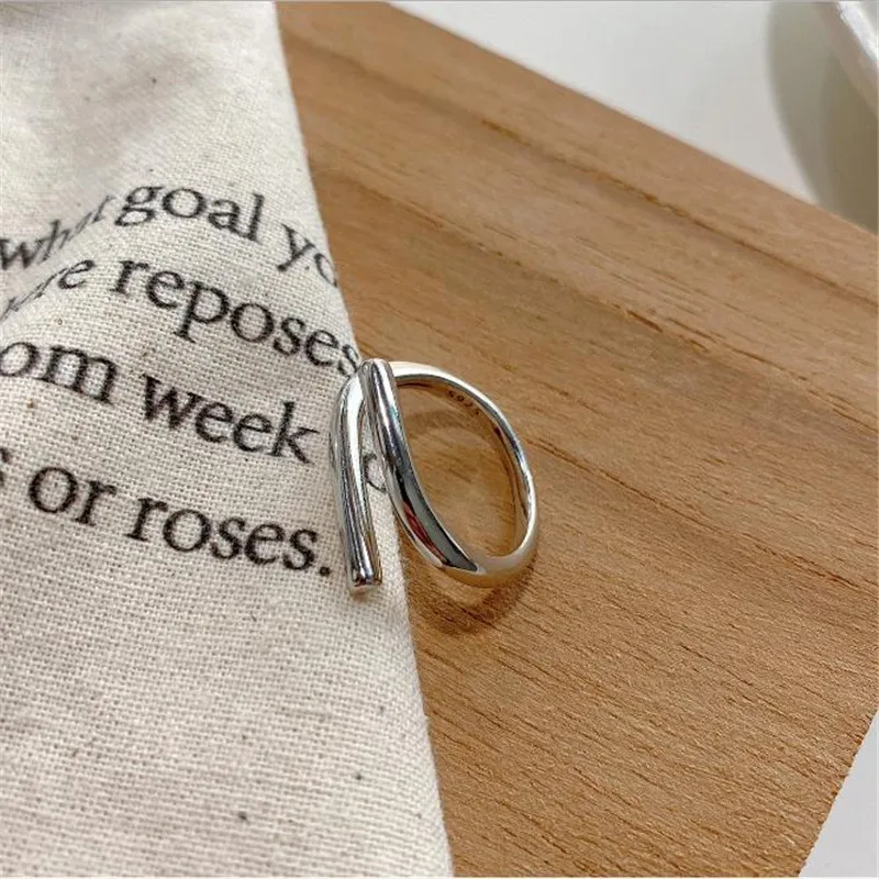 

RUIYI Real 925 Sterling Silver Geometric Twisted Lines Rings Girls Minimalist Fashion Resizable Niche Rings Female Birthday Gift