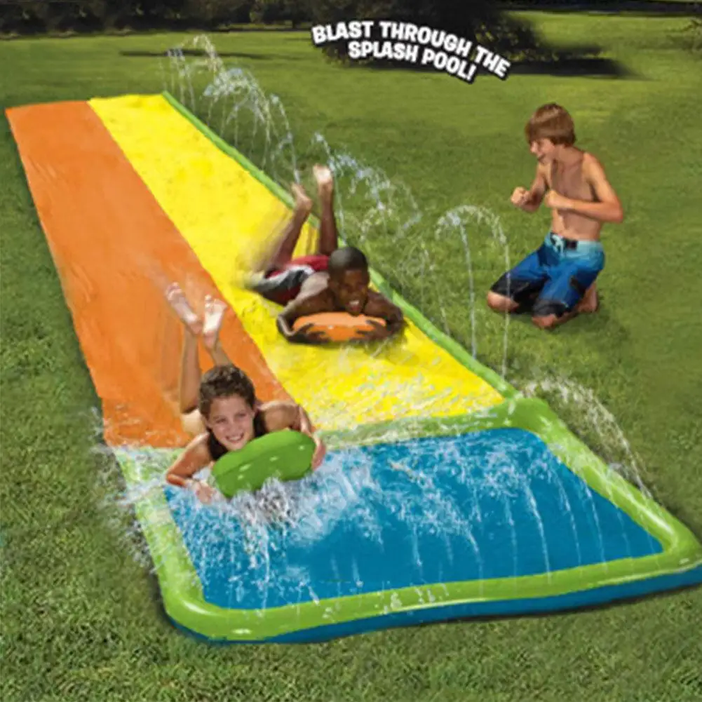Одна двойная водная горка для серфинга сад газон брызги воды бассейна летние