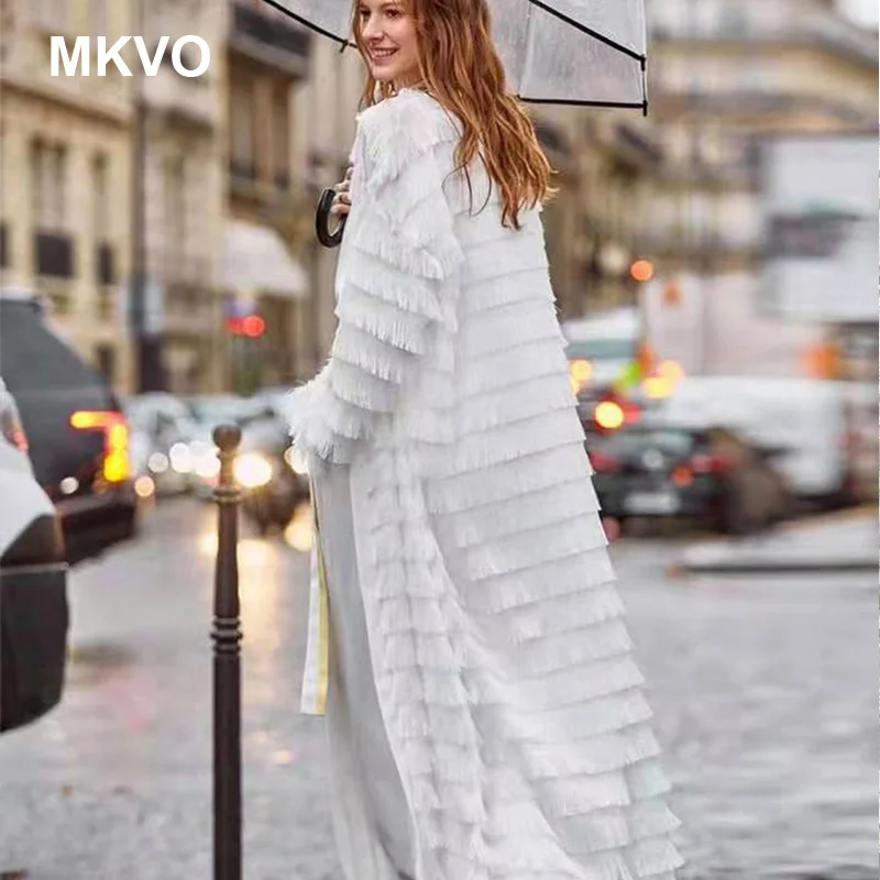 Пальто женское черное белое с кисточками длинным рукавом Ретро среднего размера