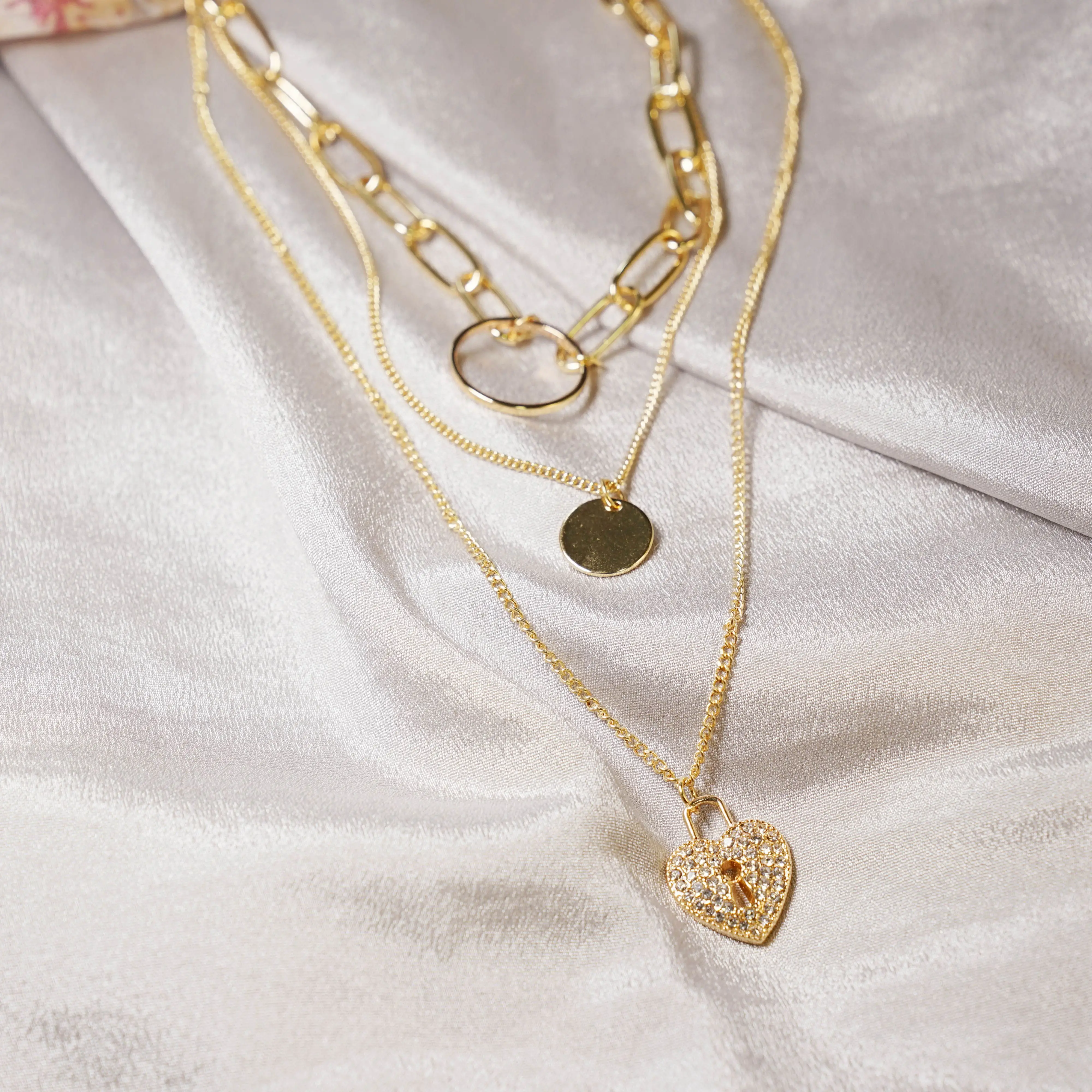 

Women's necklace hippop elegant gold stacking belt 3 love round pendant necklace fashion jewelry