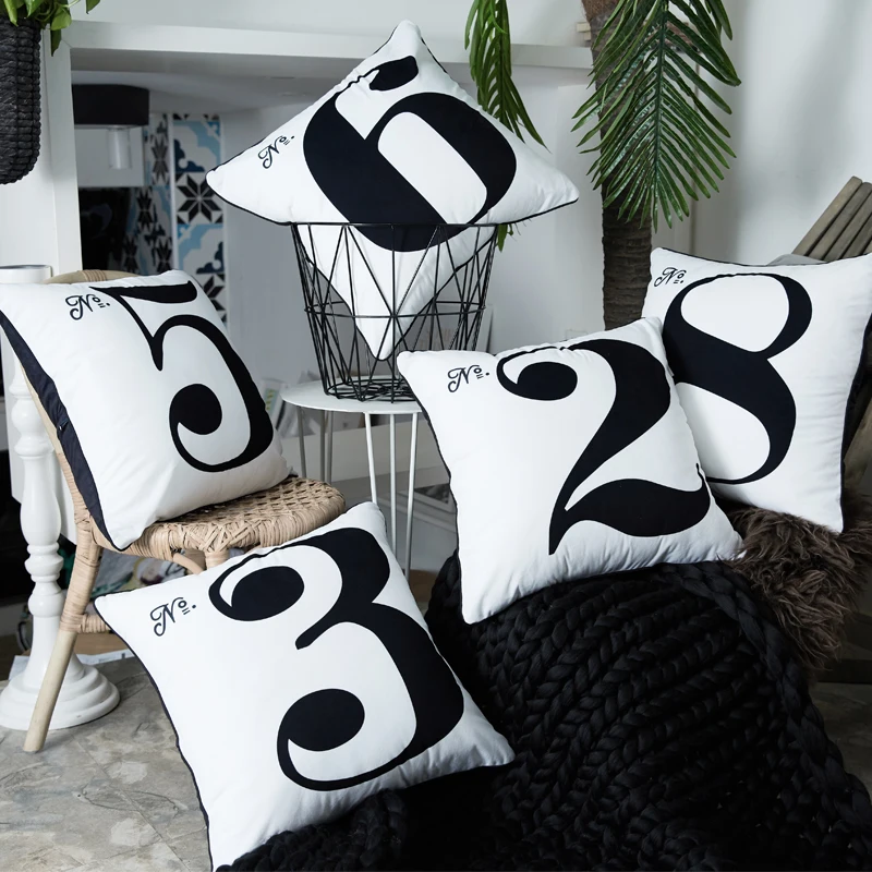 Подушка для объятий черно-белая в простом стиле квадратные подушки сна дивана