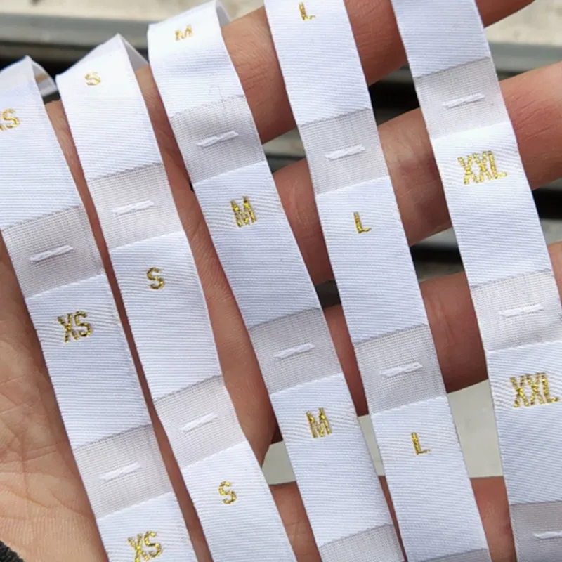 50 шт. золотые размеры Дамасская полиэфирная ткань размер этикетки одежда XS S M L XL