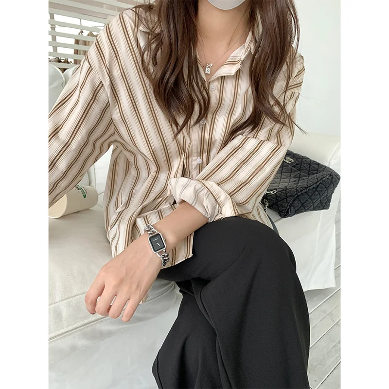 Рубашка Вертикальная полосатая цвета хаки Женская рубашка Корейская Свободная
