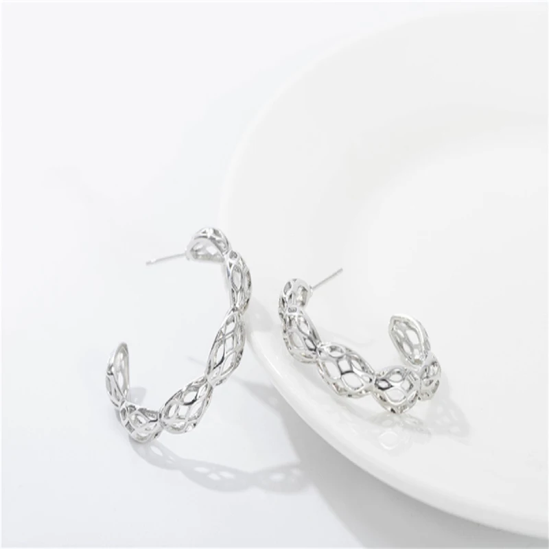

Fashionable Hollow Mesh Thin Face Big Ear Ring Is Suitable For Gift Giving Festival Wedding Nightclub