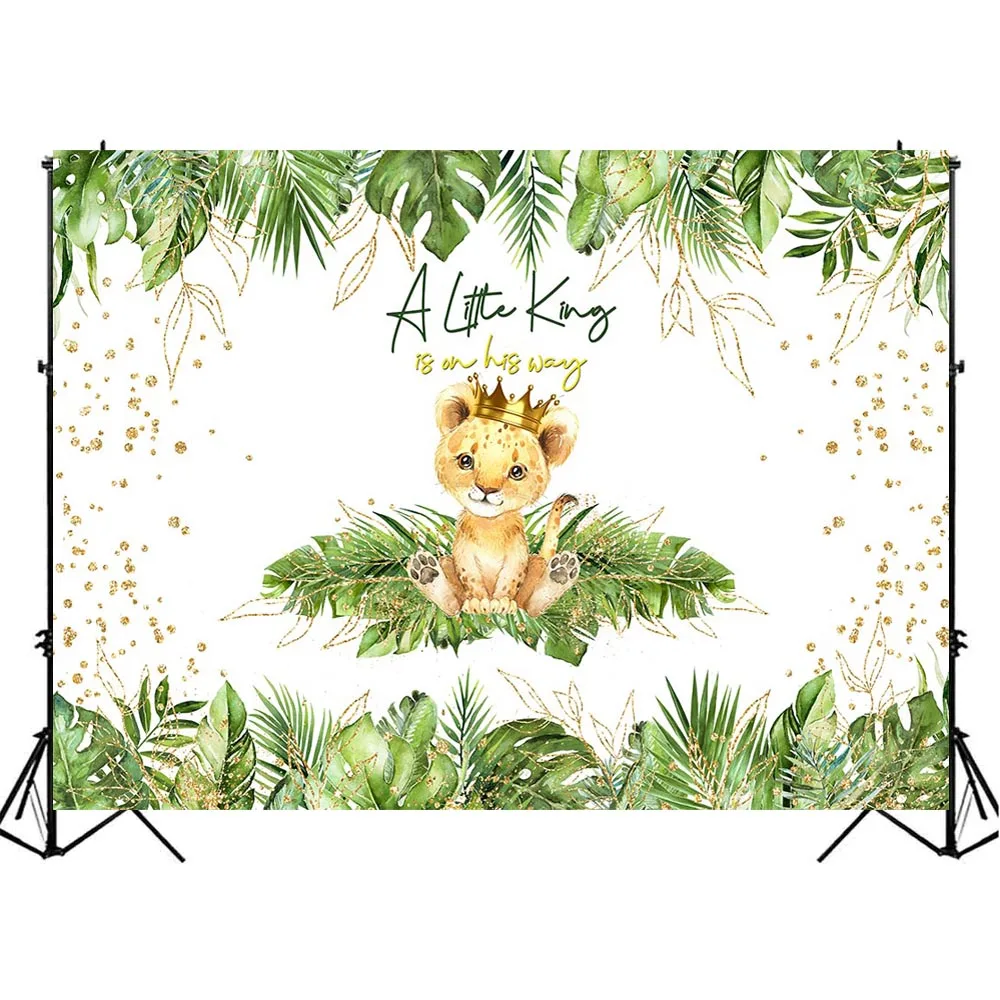 Фотозадник для новорожденных "Маленький король" с львом в лесу, золотистыми горошками и персонализированным днем рождения.