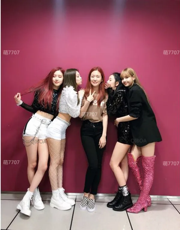 Женская футболка с блестками kpop черная длинным рукавом и круглым вырезом белые