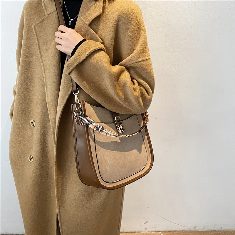 

Large bag women's new frosted bucket bag in autumn and winter large capacity fashion versatile single shoulder diagonal