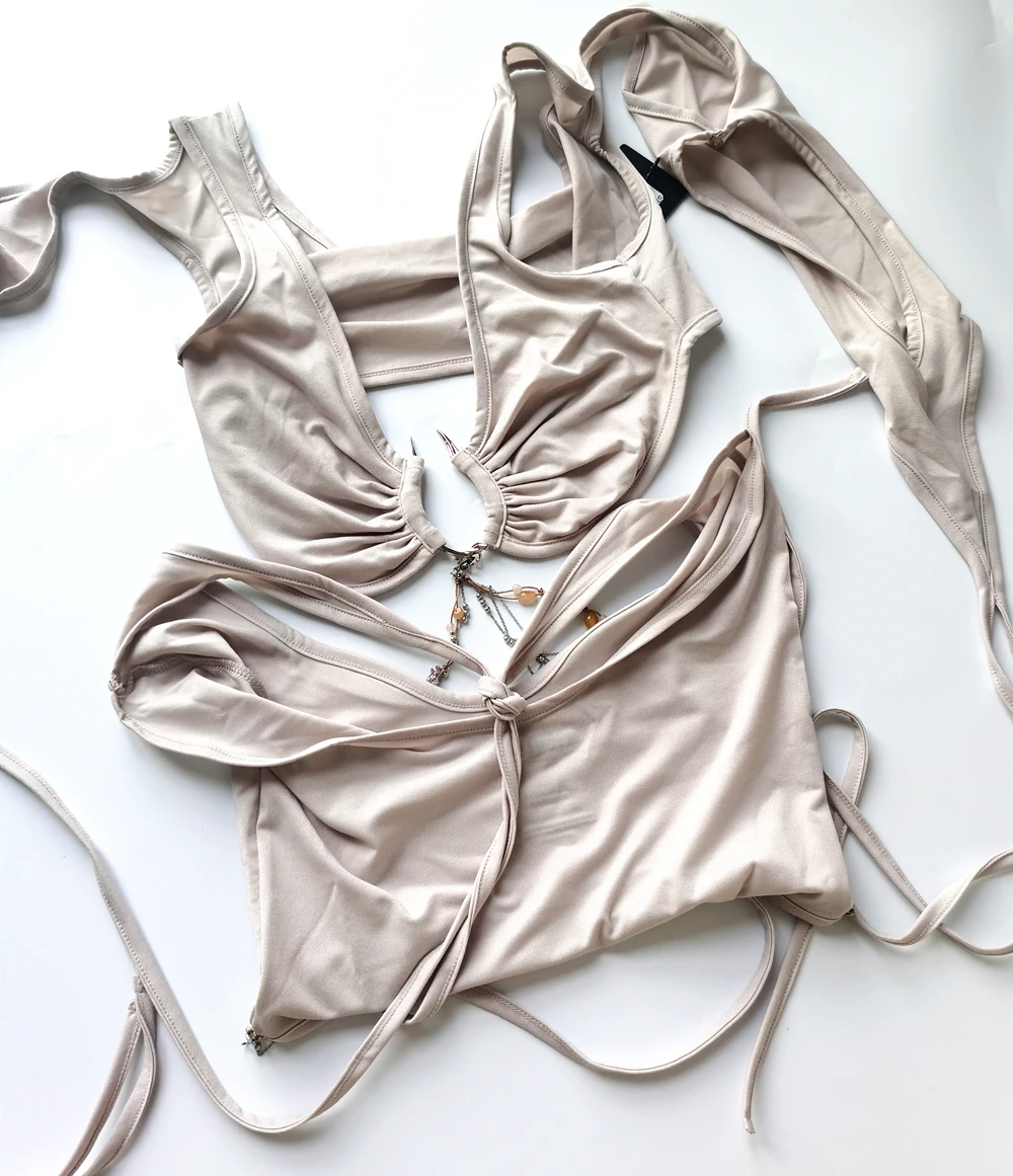 

(Chain overrun*) HYEIN SEO 21SS makes a two-piece cyberpunk bead chain fairy pleated T-shirt