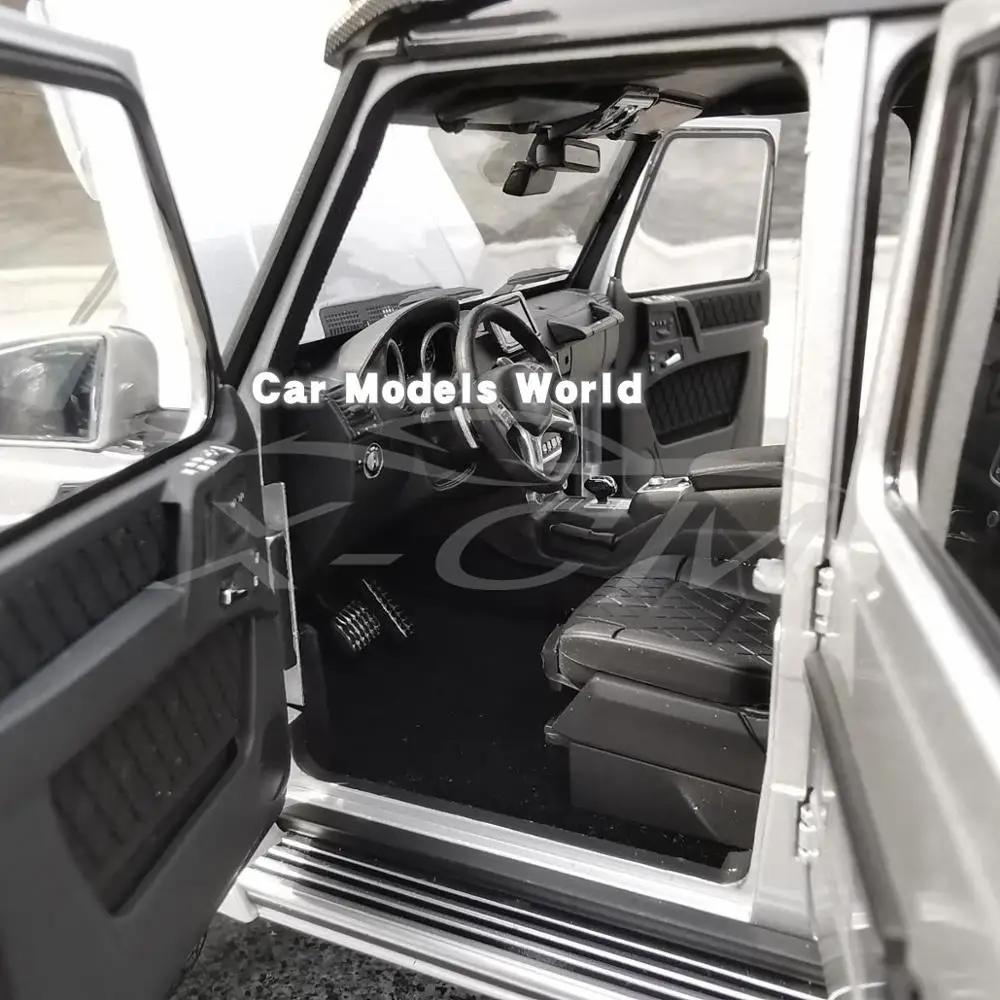 Модель литая автомобиля почти настоящая для G-класса 4x4 (серебристый) 1:18 +