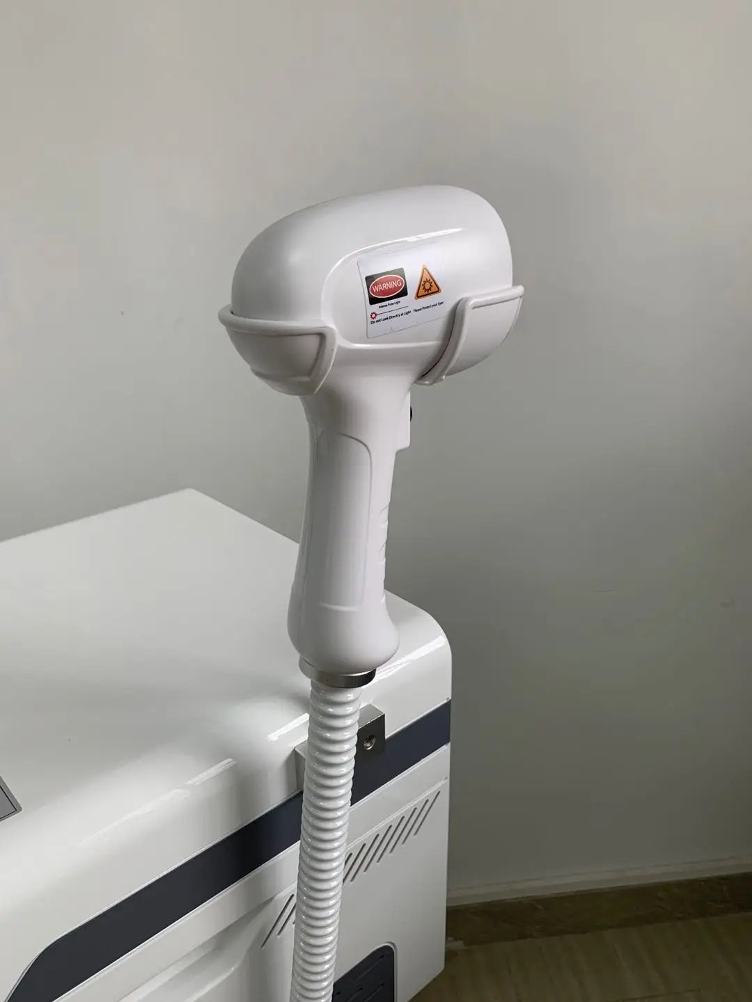 

Newst 808nm diode laser fast skin rejuvenation hair removal painless high power cooling system beauty salon machine