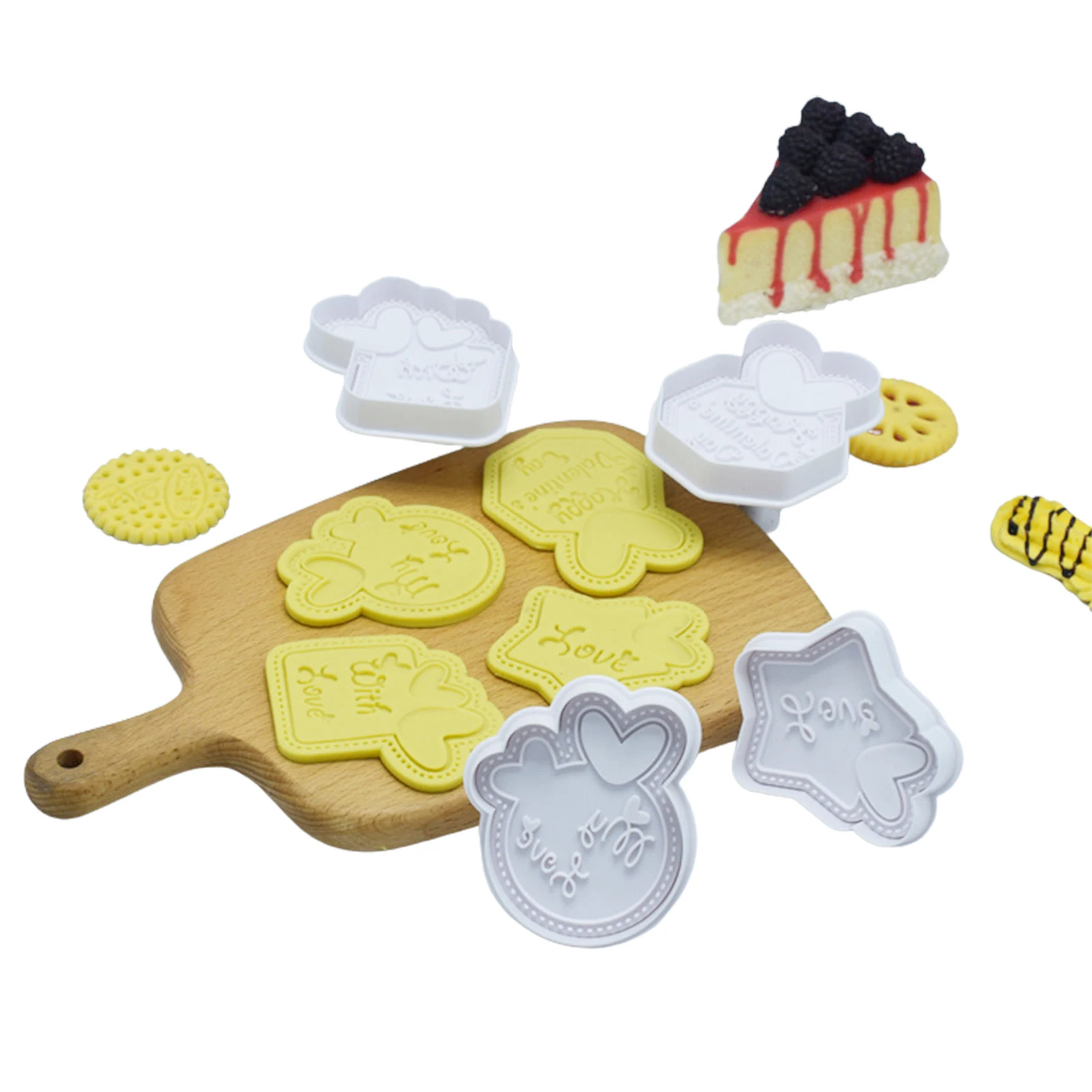 

4Pcs/ Set Heart Shape Cookie Cutters Plastic 3D Cartoon Pressable Biscuit Mold Cookie Stamp Kitchen Baking Pastry Bakeware Tool