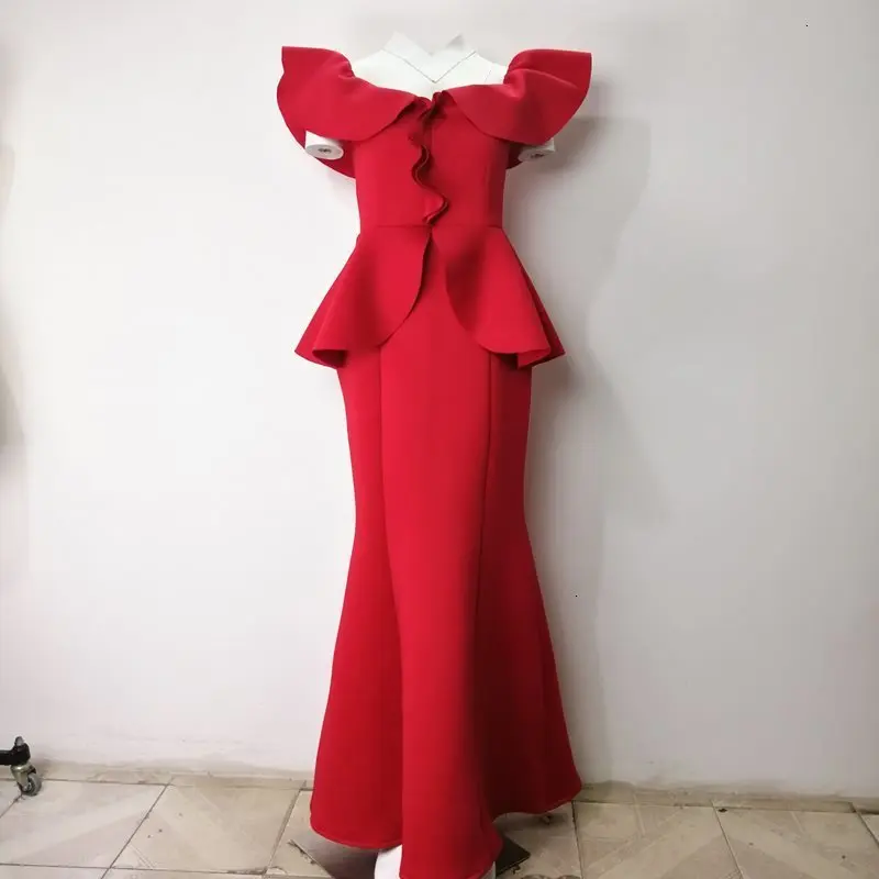 Женское вечернее платье-Русалка с открытыми плечами и оборками Красное длинное