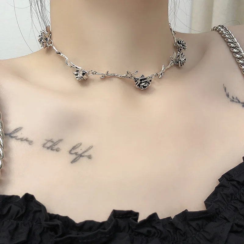 

SRCOI Vintage Antiquity Silver Rose Foliage Necklace Collar INS Cool Style Clavicle Chain Female Flower Chokers Neck 2022 Trend