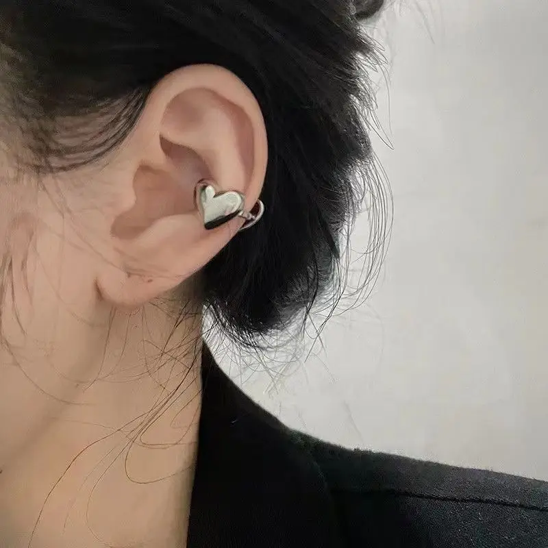 

French Metal Love Ear Clip Female Pierced Earrings 2021 New Fashion Simple Earbone Clip