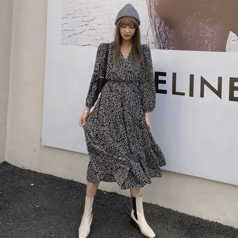 

Женское платье с V-образным вырезом, длинным рукавом и цветочным принтом