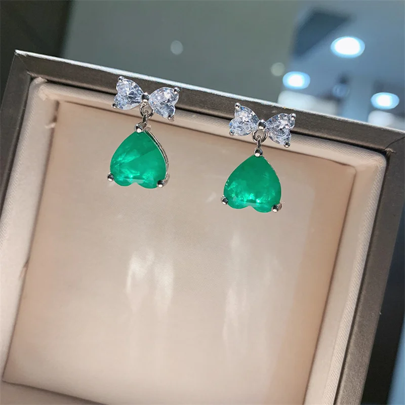 Женские серьги-подвески из турмалина с изумрудом