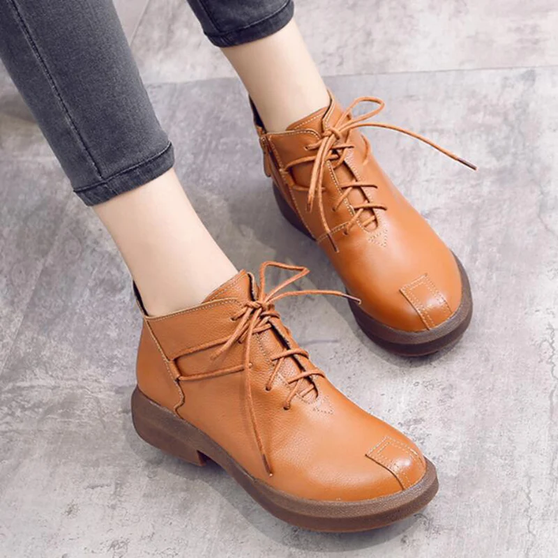 Женские ботинки из натуральной кожи на меху со шнуровкой и круглым носком