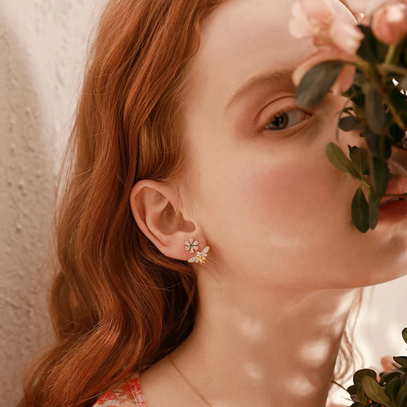 2021 Новый циркониевым кристаллом кафф на ухо клип в форме цветка пчела серьги для