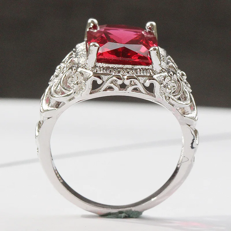 Женское кольцо из серебра 925 пробы с красным кристаллом|Кольца| |