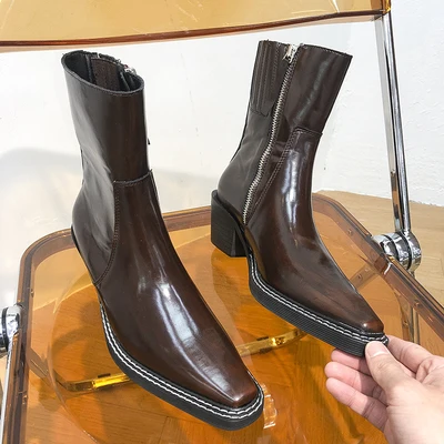 

Новинка весна-лето 2021 Ботинки Martin темно-коричневые короткие ботинки на толстом каблуке с боковой молнией и острым носком