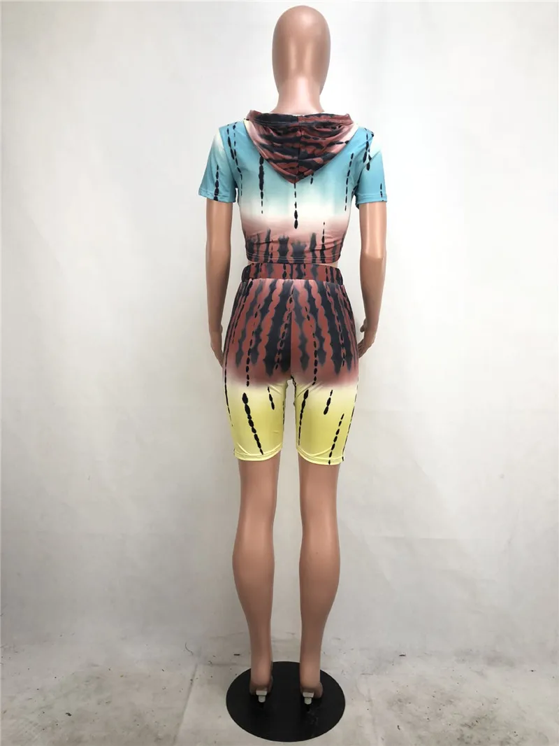 Повседневный комплект из двух предметов летний женский с шортами и укороченным