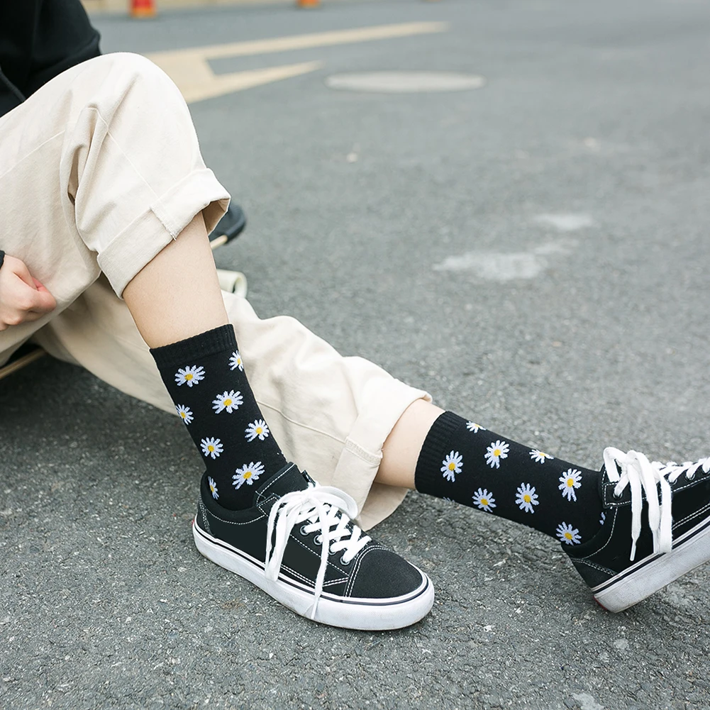 

2020 Trend Daisy Socks Men Women Korea Funny Socks Long Socks Black Cool Socks Harajuku GD Hip Hop Cotton Skateboard Socks