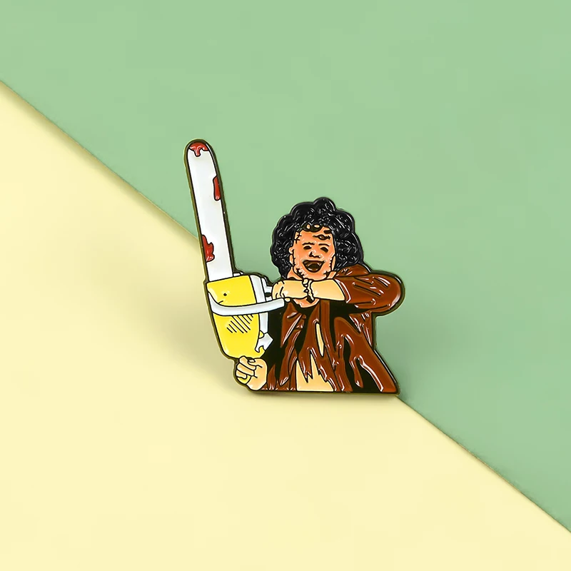 Эмалированные заколки для лацканов в виде бензопилы | Украшения и аксессуары