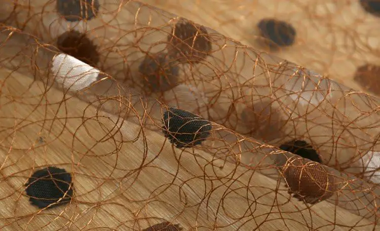 

Curtain: 4 meter width, 3.2 meter height, 2 pieces Tulle: 4 meter width, 3.2 meter height, 2 pieces