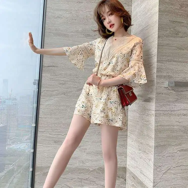 

2021 fresh cut-out lace V-neck high waist flared sleeve fragmental one-piece shorts