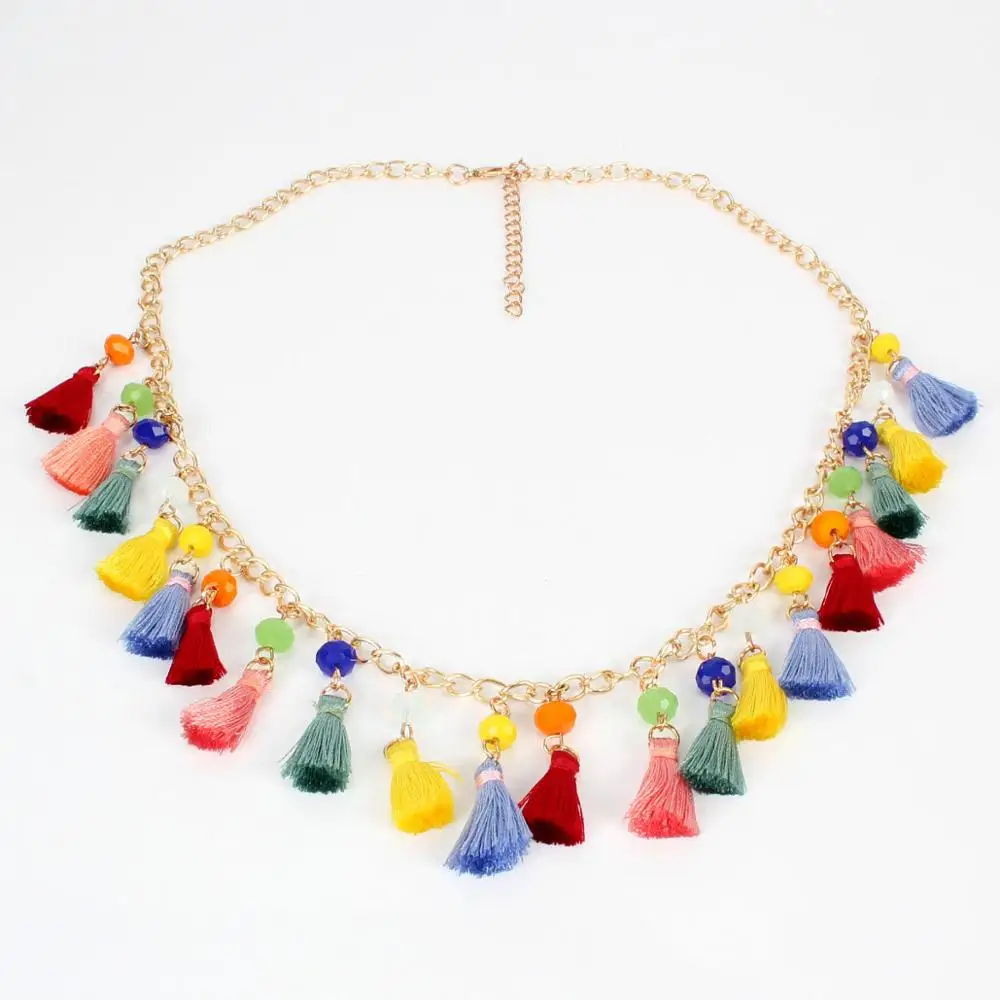 Богемное яркое ожерелье с кисточкой из ниток эффектное модное короткое нового