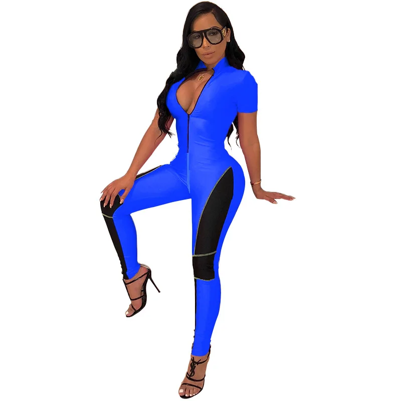 Комбинезон женский облегающий с глубоким V образным вырезом и коротким