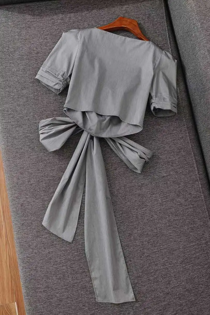 

2020 Summer Fashion Crop Tops Women Sexy V-Neck Cross Bow Deco Back Short Sleeve Casual Grey White Blue Cotton Tops Ladies