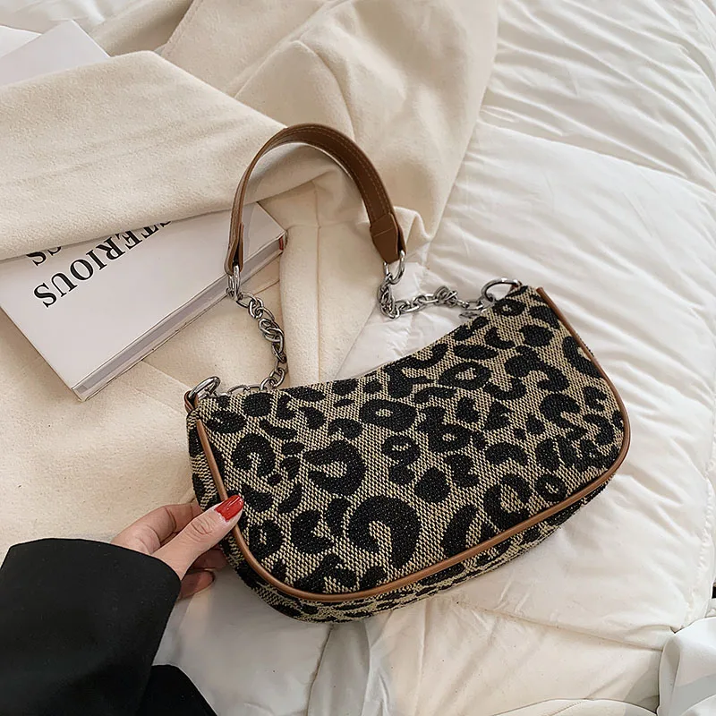 

Оригинальная брендовая новая текстурная женская сумка, модная повседневная сумка на цепочке, наплечная сумка с полосками зебры, сумка под п...