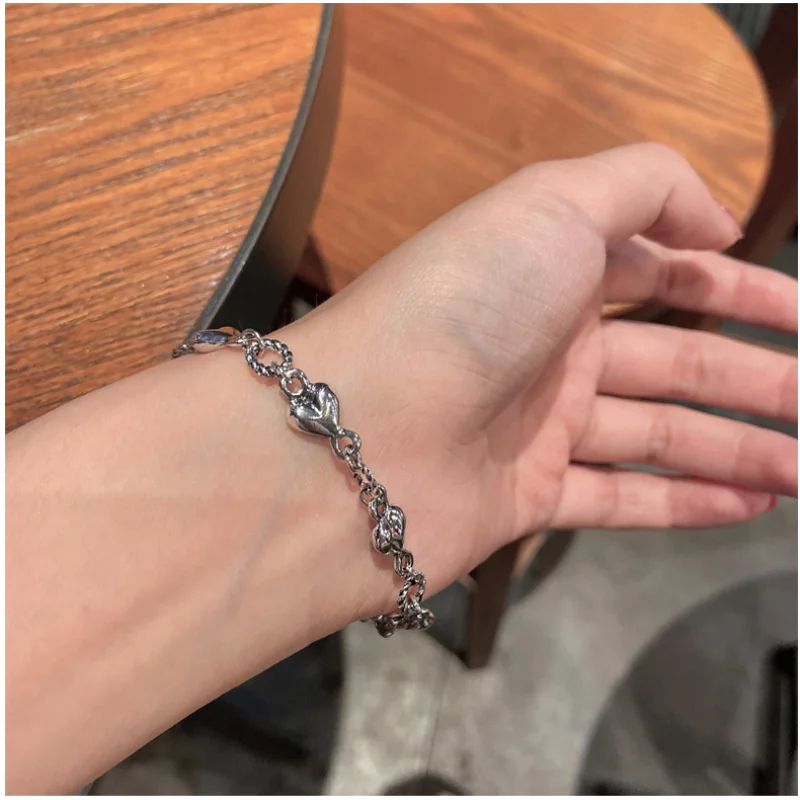 

Modern Jewelry Heart Bracelet 2021 New Design Vintage Temperament Hot Selling One Layer Metal Bracelet For Girl Party Gifts