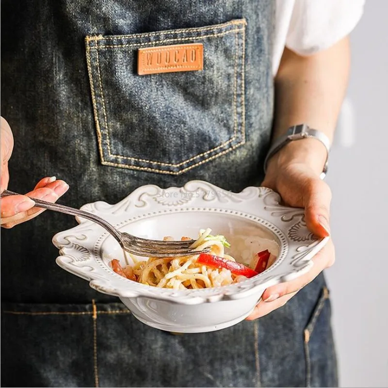 Сине белая антикварная рельефная керамическая обеденная тарелка в комплекте