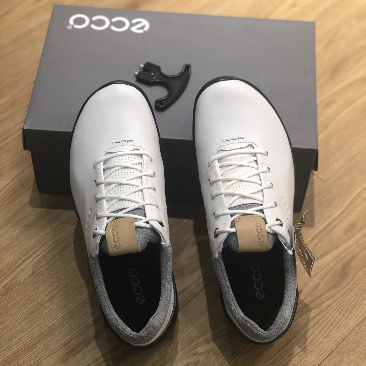 

Professional Spiked Golf Shoes Men Athletics Golf Sport Sneakers with Spikes Brand Mens Spikes Golf Shoes Genuine Leather Boots
