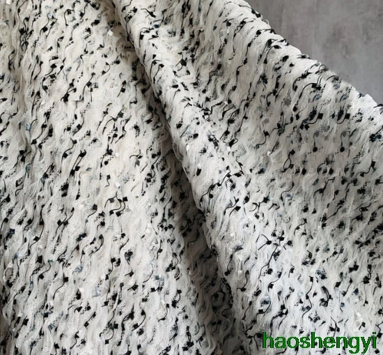 Черно-бело-синяя плиссированная пряжа в горошек с кисточками декоративная