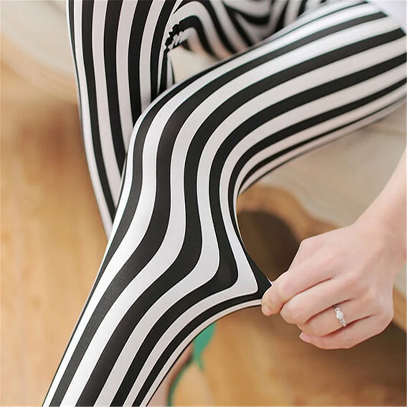 Лидер продаж модные тонкие черные и белые леггинсы в Вертикальную Полоску