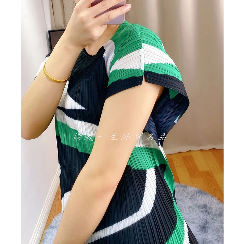 

2020 summer new color matching Women's dress Miyak fold Fashionable large size slim temperament age-reducing mid-length dress 78