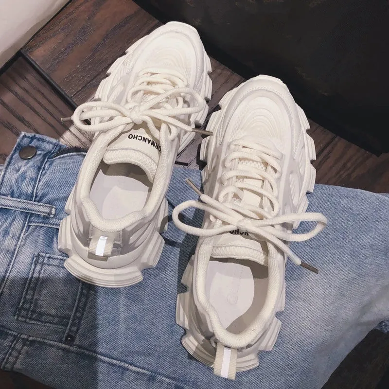 Женские кроссовки на платформе белые массивной вулканизированной подошве