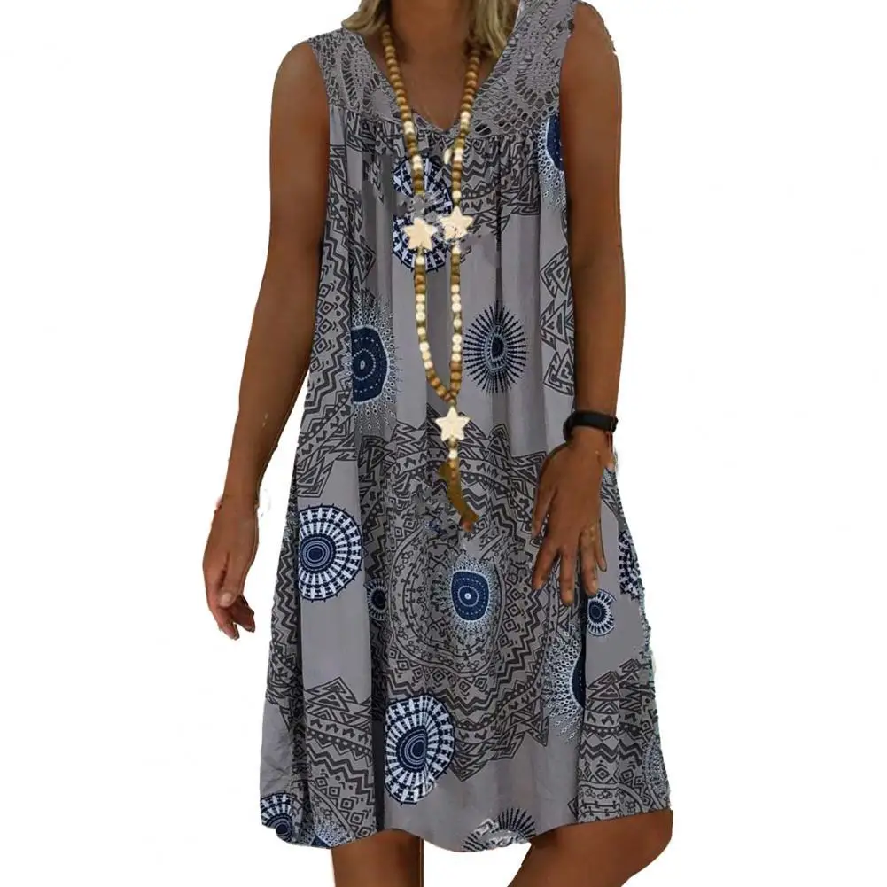 

Женское винтажное платье миди с цветочным принтом и глубоким V-образным вырезом