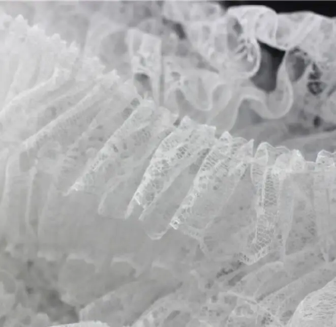 Черно-белое плиссированное платье с кружевным гипюровым воротником 1 м ширина 5