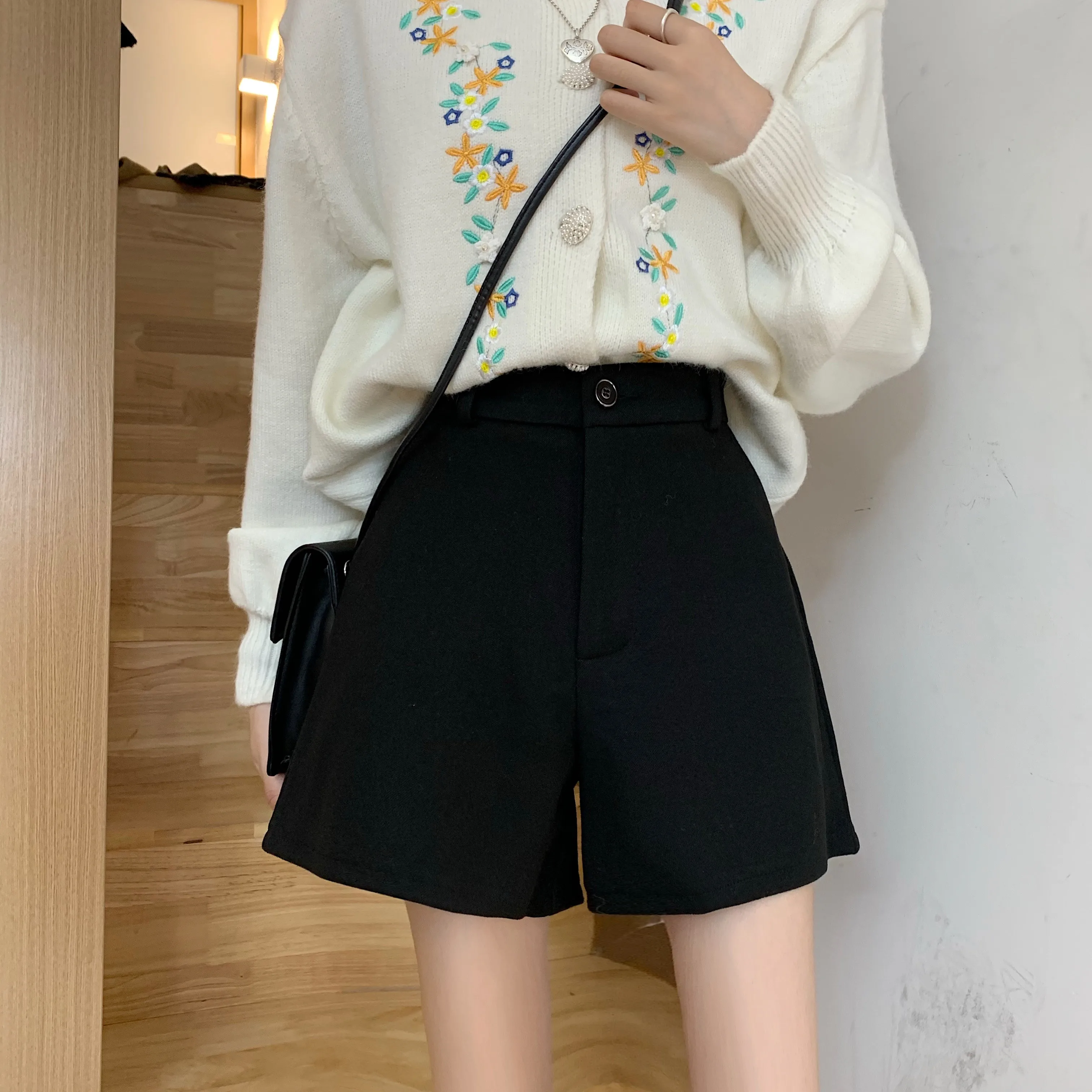 

YTX861 women new Korean woolen shorts loose and versatile outer wear pants